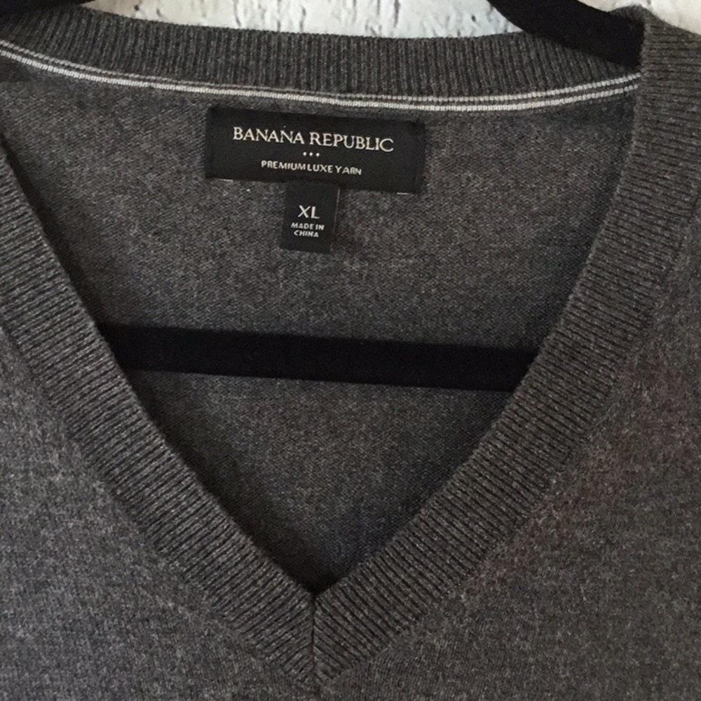 BANANA REPUBLIC GRAY V NECK SWEATER SIZE  XL - Picture 2 of 4